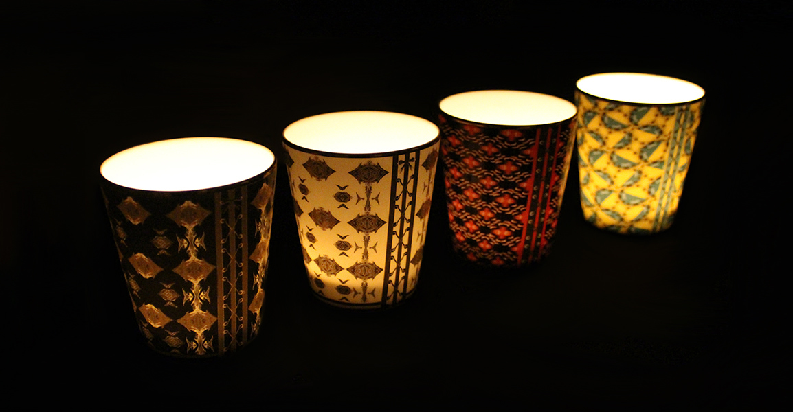 Bougie décor abstrait rouge et marron foncé